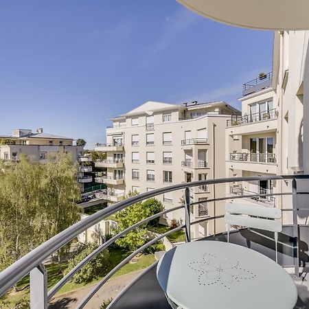 Апартаменты Chic Apart With Parking And Balcony Сержи Экстерьер фото