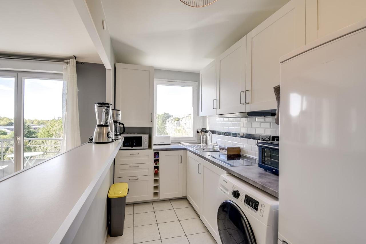 Апартаменты Chic Apart With Parking And Balcony Сержи Экстерьер фото