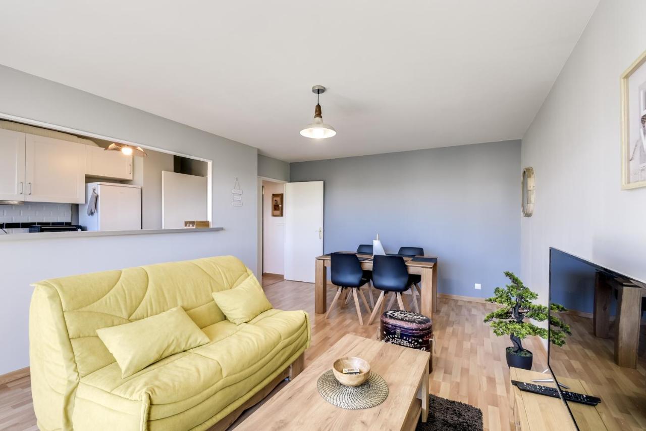 Апартаменты Chic Apart With Parking And Balcony Сержи Экстерьер фото