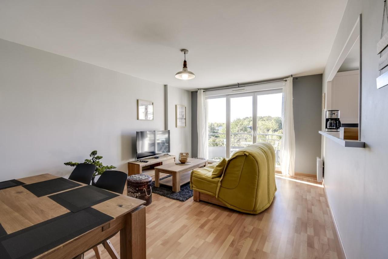 Апартаменты Chic Apart With Parking And Balcony Сержи Экстерьер фото
