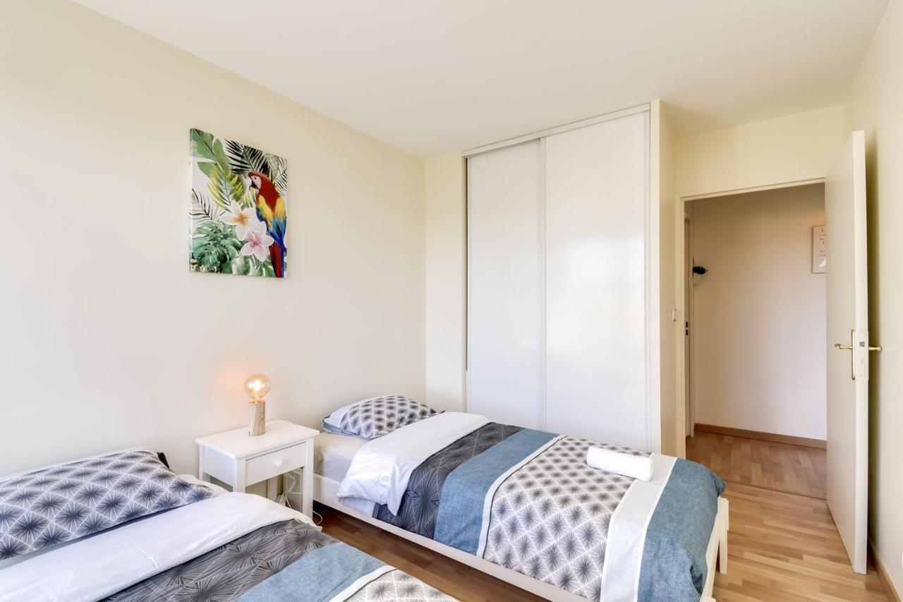 Апартаменты Chic Apart With Parking And Balcony Сержи Экстерьер фото